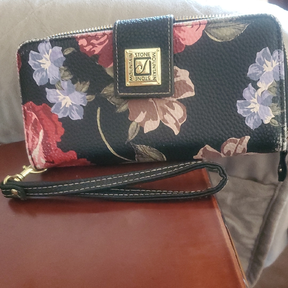 Stone Mountain Accessories Black Floral Wristlet